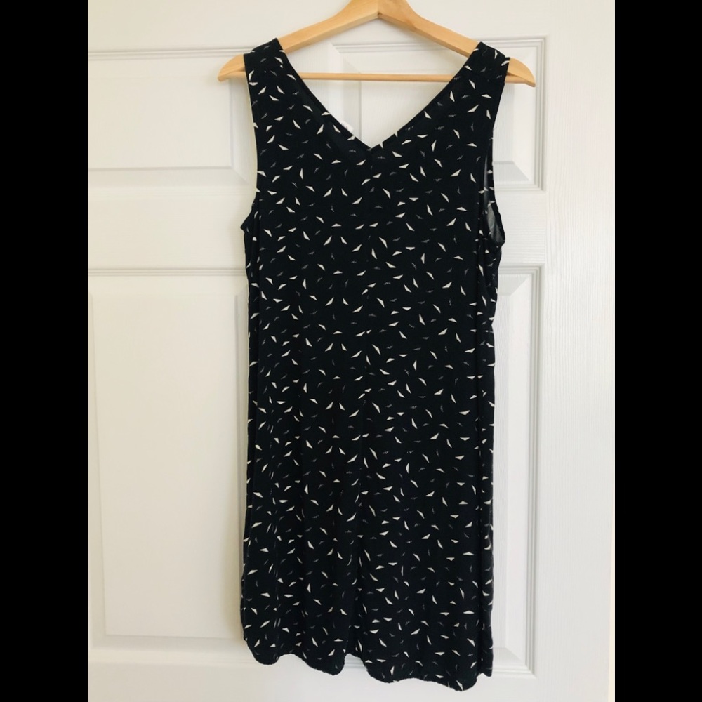 Gap sleeveless triangle print shift dress